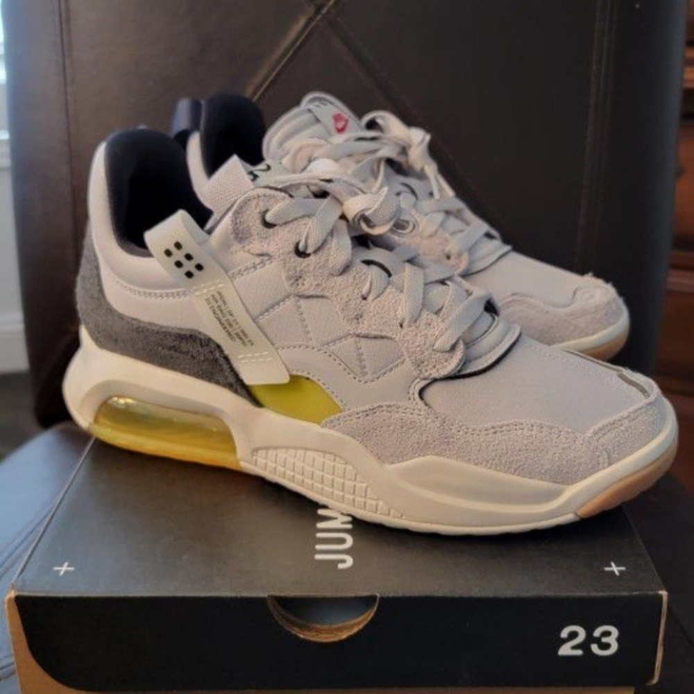 Air Jordan MA2
